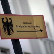 Das Bundesamt für Migration und Flüchtlinge hat seinen Mitarbeiter versetzt Bild: Picture-Alliance