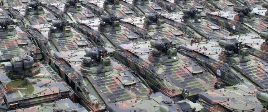 Schützenpanzer „Marder“ der Bundeswehr warten auf die Verschrottung: Eine Armee gibt sich auf Foto: picture alliance / dpa