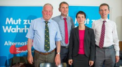 AfD-Politiker Alexander Gauland, Björn Höcke, Frauke Petry und Bernd Lucke: Weichen für die Zukunft Foto: picture alliance / dpa