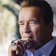Arnold Schwarzenegger: Zigarre muß hinter der KAmera bleiben Foto: picture alliance/AP Photo