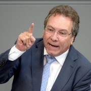 Klaus Ernst: Besuch im Lesesaal Foto: dpa