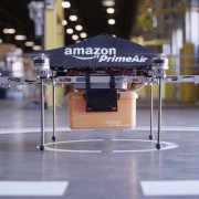 Mini-Drohne, mit der der Internet-Händler Amazon Waren ausliefern will Foto: picture alliance/dpa