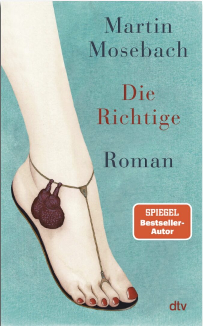 Auf dem Buchcover von Martin Mosebachs "Die Richtige" ist ein Frauenfuß zu sehen, der eine sehr zarte Sandale trägt