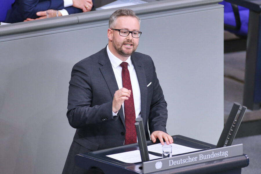 Der AfD-Abgeordnete Sebastian Münzenmaier spricht im Bundestag. Foto: IMAGO / dts Nachrichtenagentur