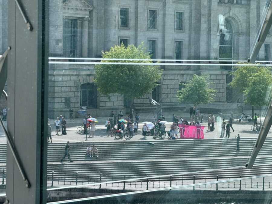 Trotz des intensiven Lärms war die Zahl der Demonstranten vergleichsweise klein.