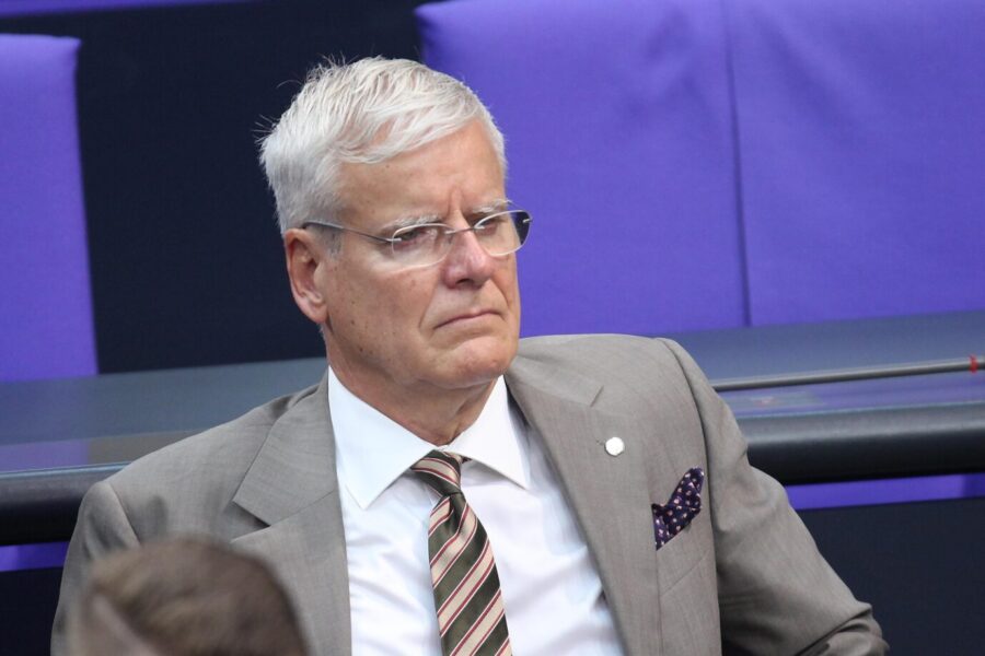 Porträtaufnahme von Gereon Bollmann, AfD-Abgeordneter, im Plenarsaal des Deutschen Bundestages. AfD-Abgeordneter Gereon Bollmann: Er fordert die Entfernung sowjetischer Graffiti aus dem Reichstag. Foto: picture alliance / dts-Agentur | -
