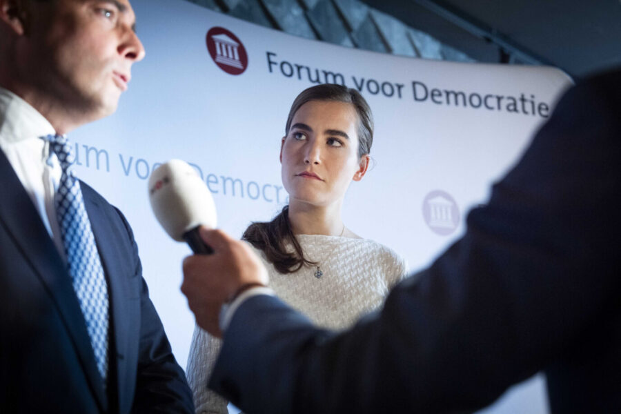 Parteivorsitzender Thierry Baudet und Spitzenkandidatin Lidewij de Vos bei der Vorstellung des Wahlprogramms. Foto: picture alliance / ANP | -
