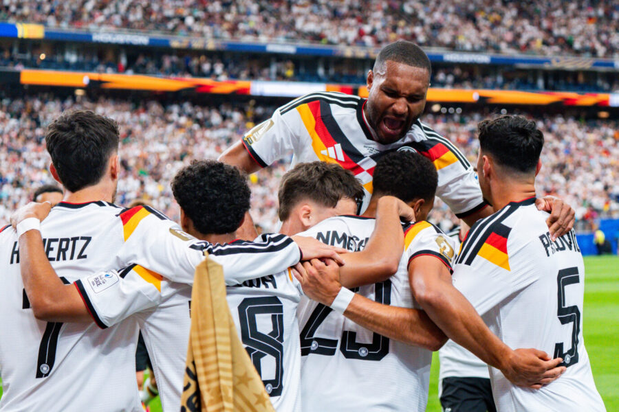 Deutsche Nationalspieler: Jonathan Tah jubelt mit Felix Nmecha über sein 1:0. Mit dabei Nathaniel Brown, Kai Havertz, Aleksandar Pavlovic und Florian Wirtz.