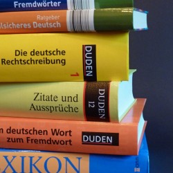Nachschlagewerke zur deutschen Rechtschreibung: Die alte Rechtschreibung bleibt Maßgabe Foto: pixelio.de/Andrea Damm