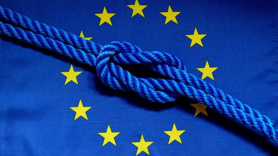 EU-Fahne mit Knoten