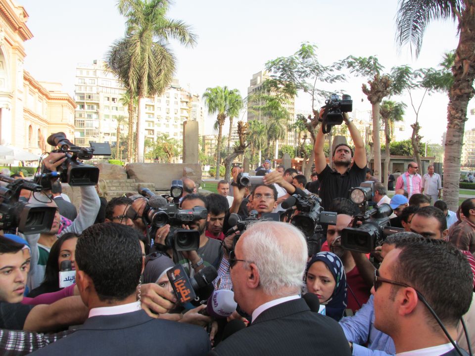 Antiken-Minister Mohamed Ibrahim stellt sich der Presse