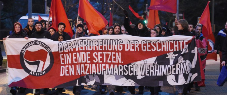 Linksextreme Gegendemonstranten in Pforzheim Foto: picture alliance/dpa