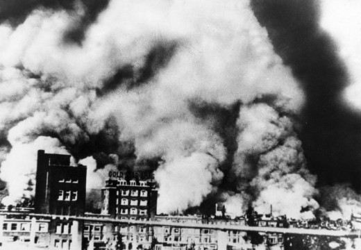 Brennende Gebäude in Rotterdam im Mai 1940 Foto: picture alliance/United Archives/TopFoto