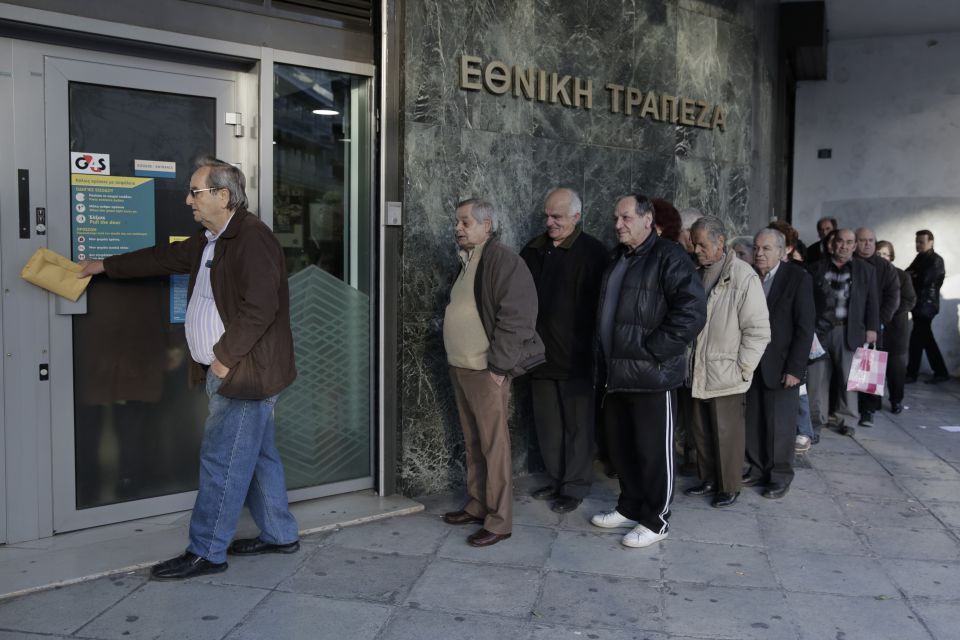 Warteschlange vor einer Athener Bank