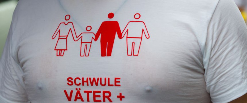 Teilnehmer des Christopher Street Days in Stuttgart 2012 Foto: picture alliance/dpa