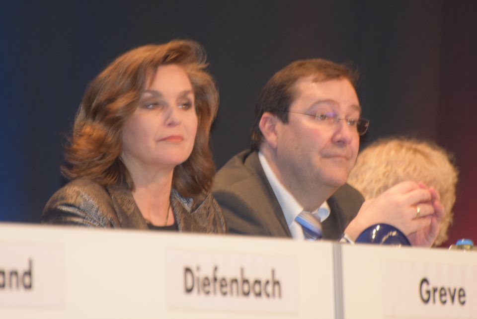 Piet Leidreiter mit Verena Brüdigam auf dem Bremer Parteitag der AfD