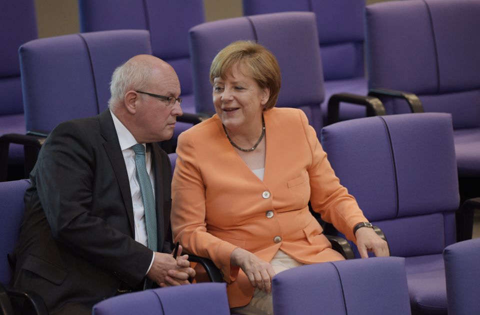Volkar Kauder (l) und Angela Merkel