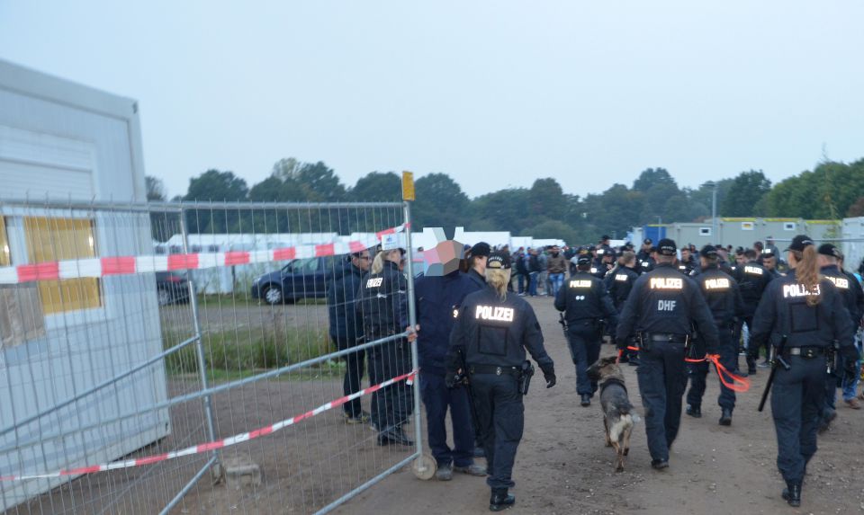 Polizei in Erstaufnahmeeinrichtung