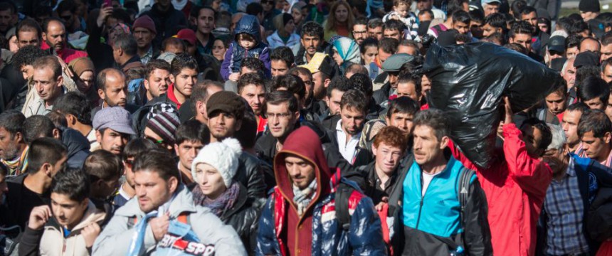Grenze zu Österreich: Zehntausende strömen nach Deutschland Foto: dpa
