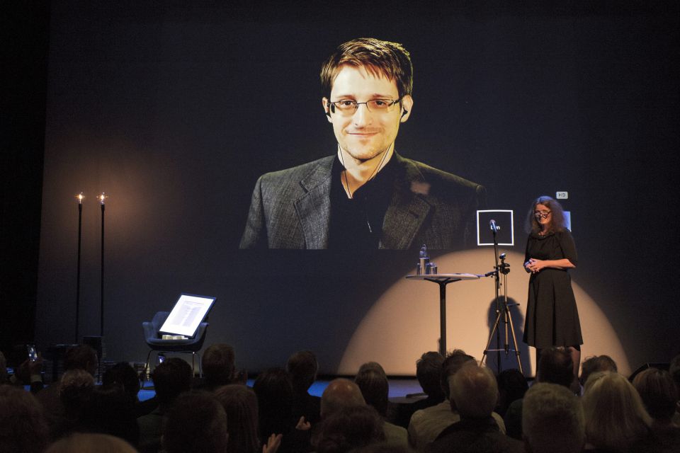 Edward Snowden per Fernübertragung bei einer Preisverleihung in Norwegen (September 2015) Foto: Picture-Alliance/Svein Ove Ekornesvaag