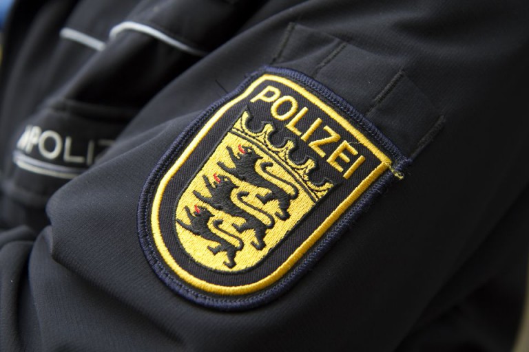 Logo der Polizei Baden-Württemberg: Das Göppinger Polizeipräsidium wirft 15 Beamten vor, nicht gegen vermeintlich rechtsextreme Inhalte in einer WhatsApp-Gruppe protesiert zu haben