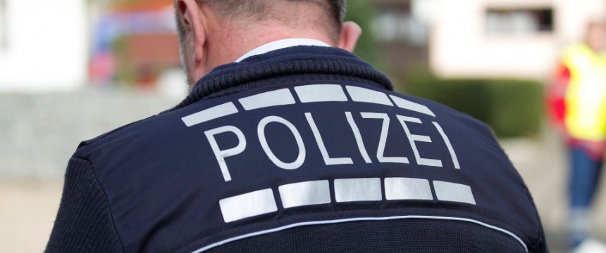 Polizist im Einsatz (Symbolbild): Die Asylkrise drückt auf die Stimmung der Beamten Foto: picture alliance/Eibner-Pressefoto