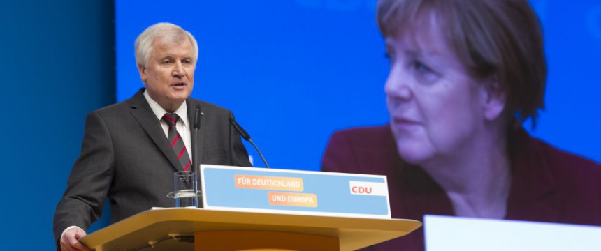 Horst Seehofer: Scharfe Kritik an der Asylpolitik Foto: picture alliance