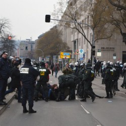 Polizei räumt Sitzblockade Foto: JF