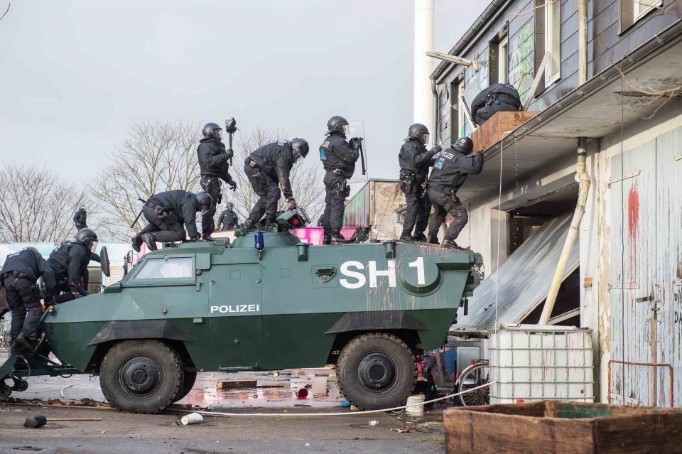 Polizei räumt das sogenannte Kulturzentrum in Flensburg Foto: Picture-Alliance/Benjamin Nolte