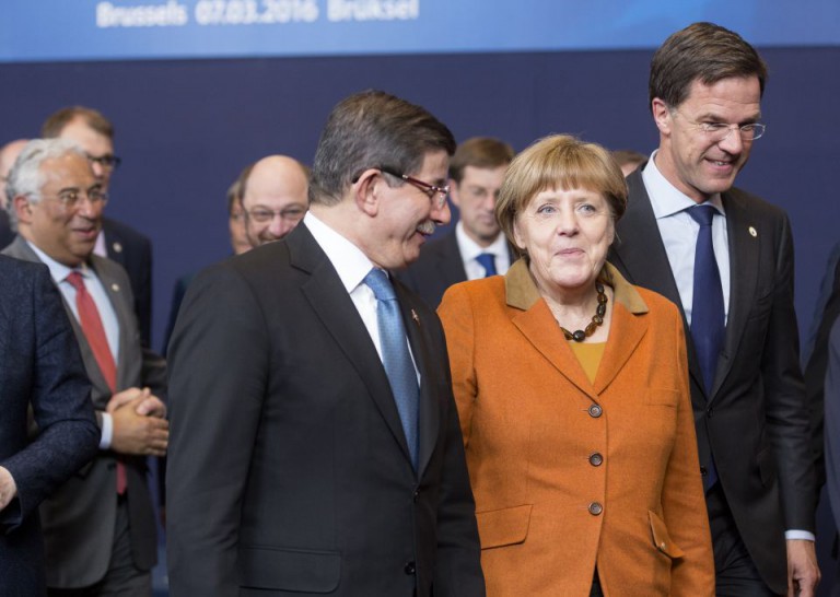 Ahmet Davutoglu und Angela Merkel auf dem Brüsseler Türkei-Gipfel am 7. März 2016 Foto: DPA/Picture-Alliance/Thierry Monasse