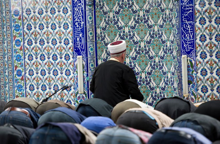 Muslime beten in DiTiB-Moschee