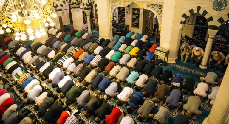 Ramadanfeier in Berliner Moschee