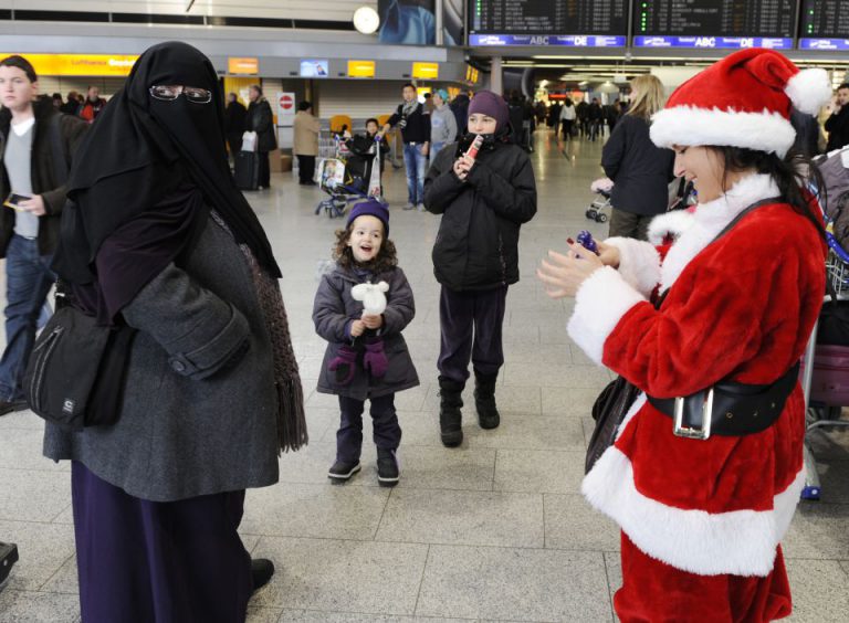 Frau mit islamischer Vollverschleierung: