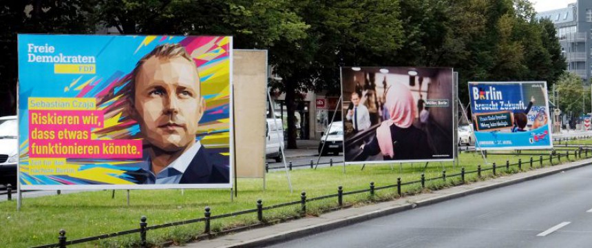 Wahlkampf in Berlin: Plakate von FDP, SPD und AfD Foto: picture alliance/Kai-Uwe Heinrich