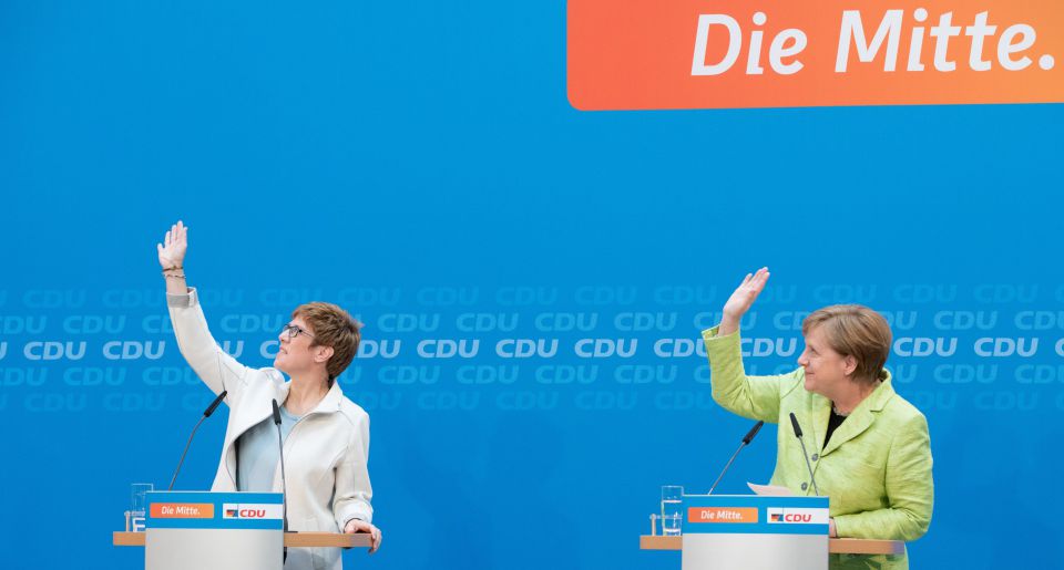 Kramp-Karrenbauer und Merkel