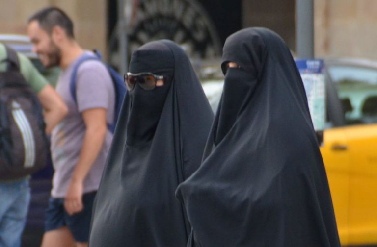 Frauen in Burka