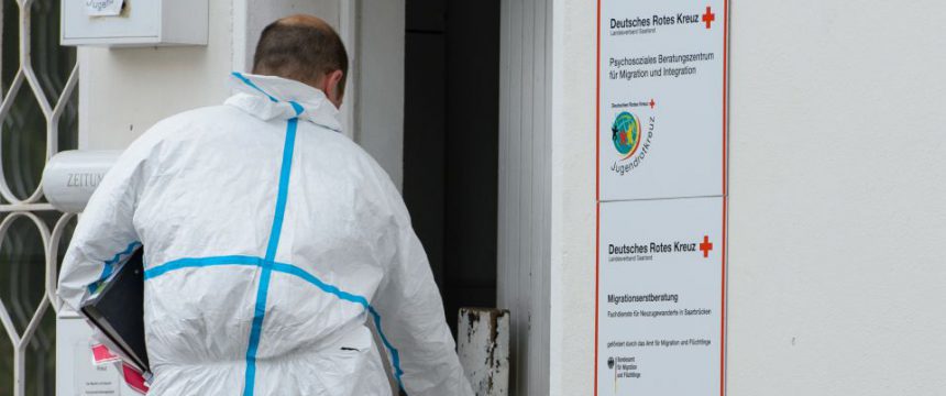 Syrier steekt Rode Kruis medewerker dood Syrier steekt Rode Kruis medewerker dood
