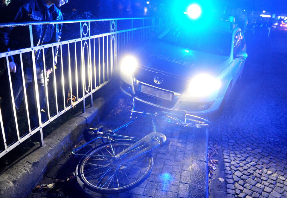 Polizeieinsatz mit Blaulicht (Symbolbild) Foto: picture alliance/dpa