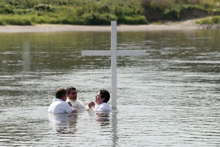 Taufe in der Elbe