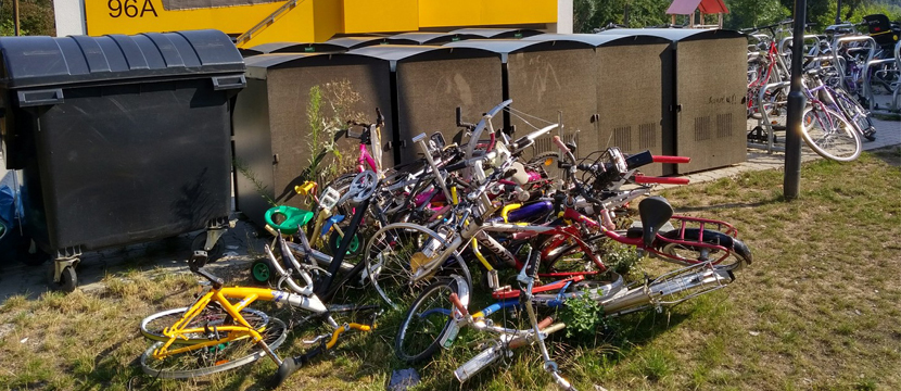 Fahrradhaufen vor Asylunterkunft