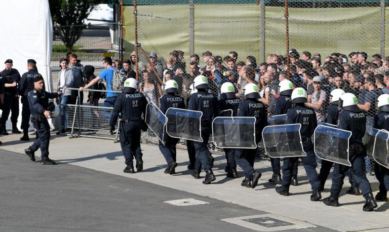 Österreichische Polizei bei Grenzschutzübung