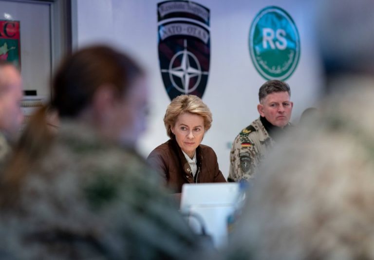 Auf dem Foto befindet sich die EU-Kommissionschefin, Ursula von der Leyen (CDU). Sie plädiert für mehr militärische Zusammenarbeit in Europa. (Themenbild/Symbolbild)