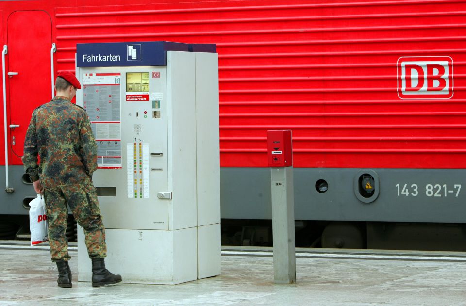 CSU: Soldaten dürfen bald umsonst Zug fahren