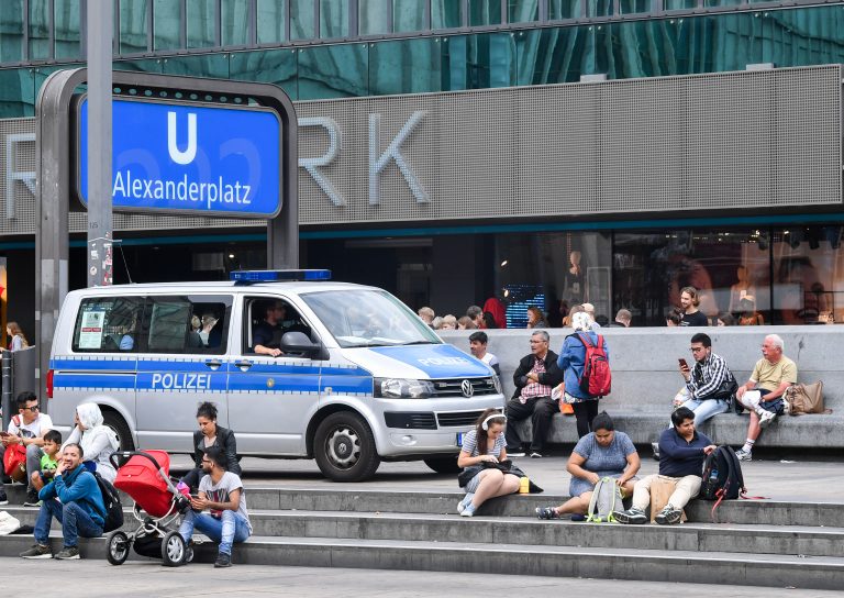 Polizei am Alexanderplatz