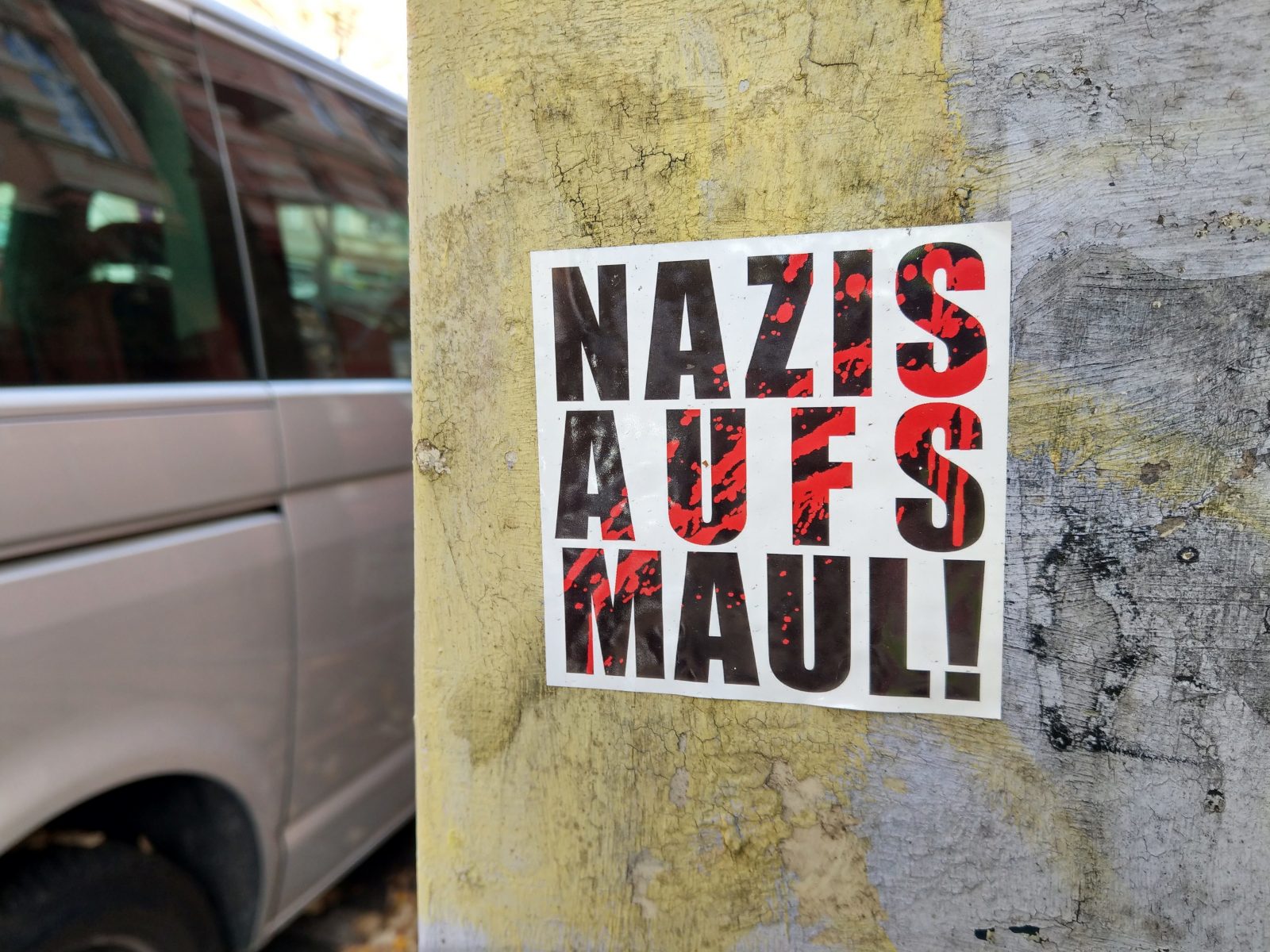Nazis aufs Maul