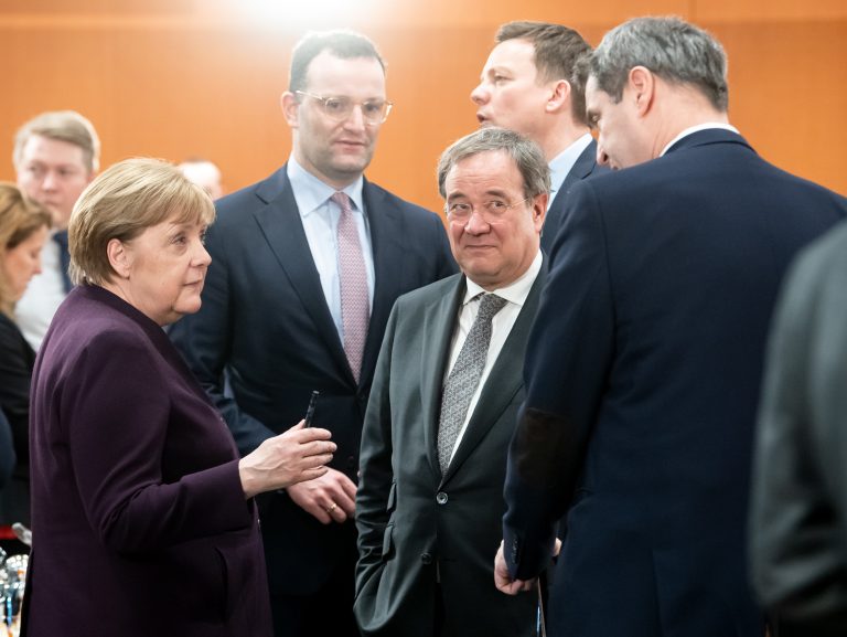 Angela Merkel (CDU, l.), Jens Spahn (CDU), Armin Laschet (CDU) und Markus Söder (CSU)