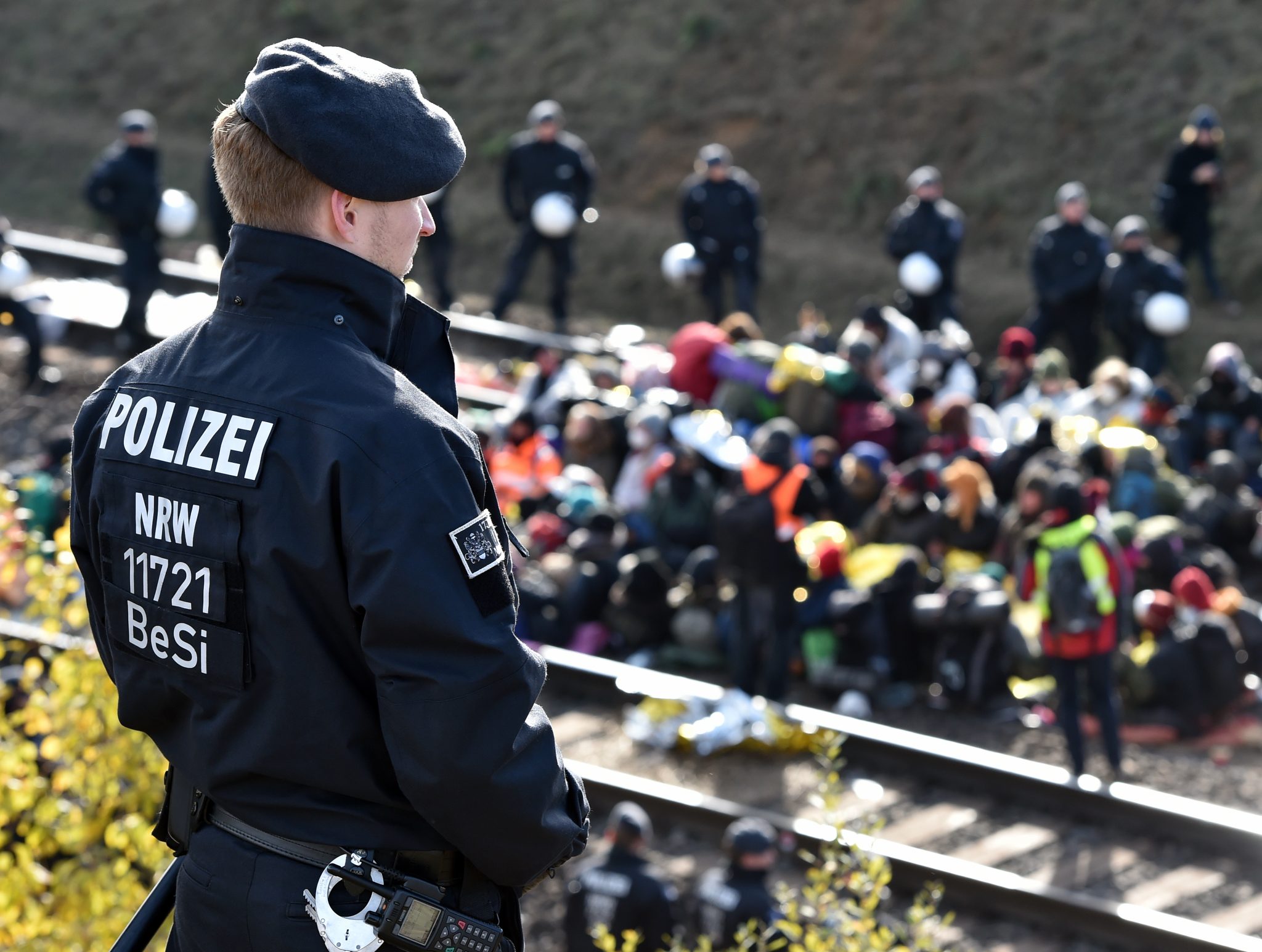 Полицай. What is the Riot Police of the North Rhine-Westphalia Police?. Kleine Polizei-Geschichten.