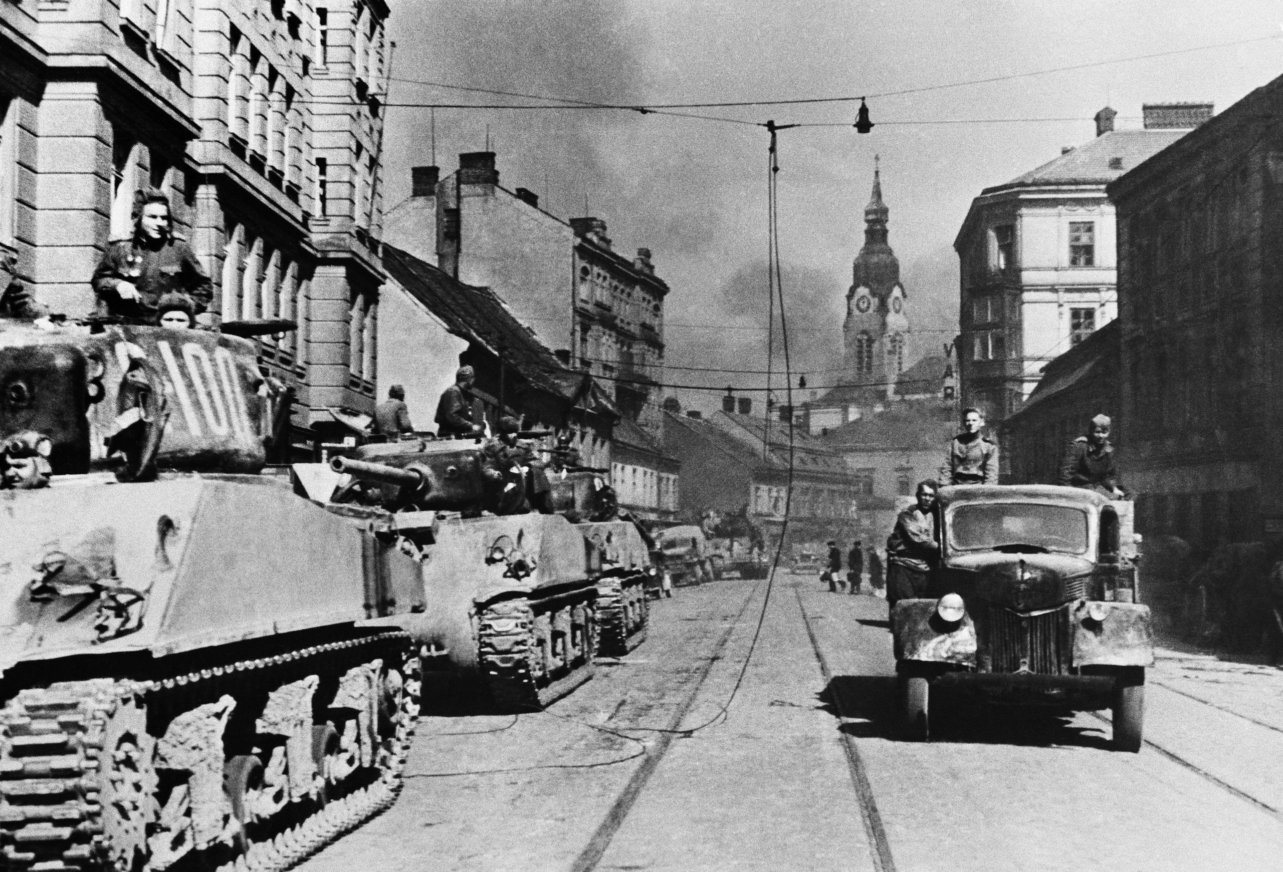 Rote Armee zieht 1945 in Brünn ein Foto: imago images / CTK Photo