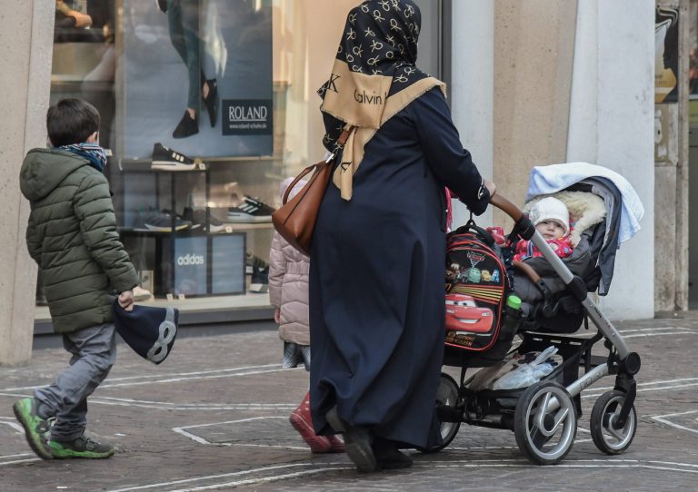 Moslemin mit Kindern in Freiburg