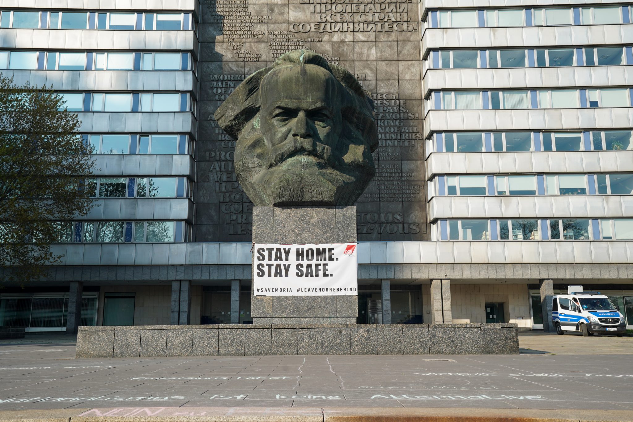 Das Karl Marx Denkmal in Chemnitz erstrahlte nicht in rot Foto: picture alliance/Peter Endig/dpa-Zentralbild/ZB